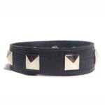 Pulsera de cuero con tachas