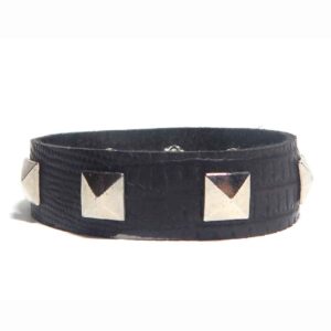 Pulsera de cuero con tachas