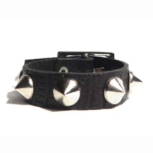Pulsera de cuero con tachas