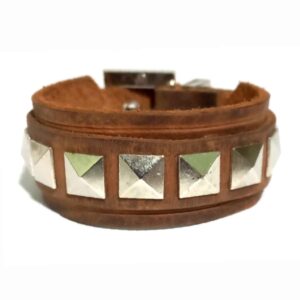 Pulsera de cuero con tachas regulable