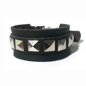 Pulsera de cuero vacuno con tachas