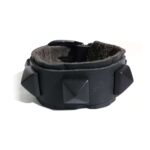 pulsera-de-cuero-negra-con-tachas-negras