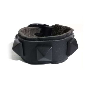 pulsera-de-cuero-negra-con-tachas-negras